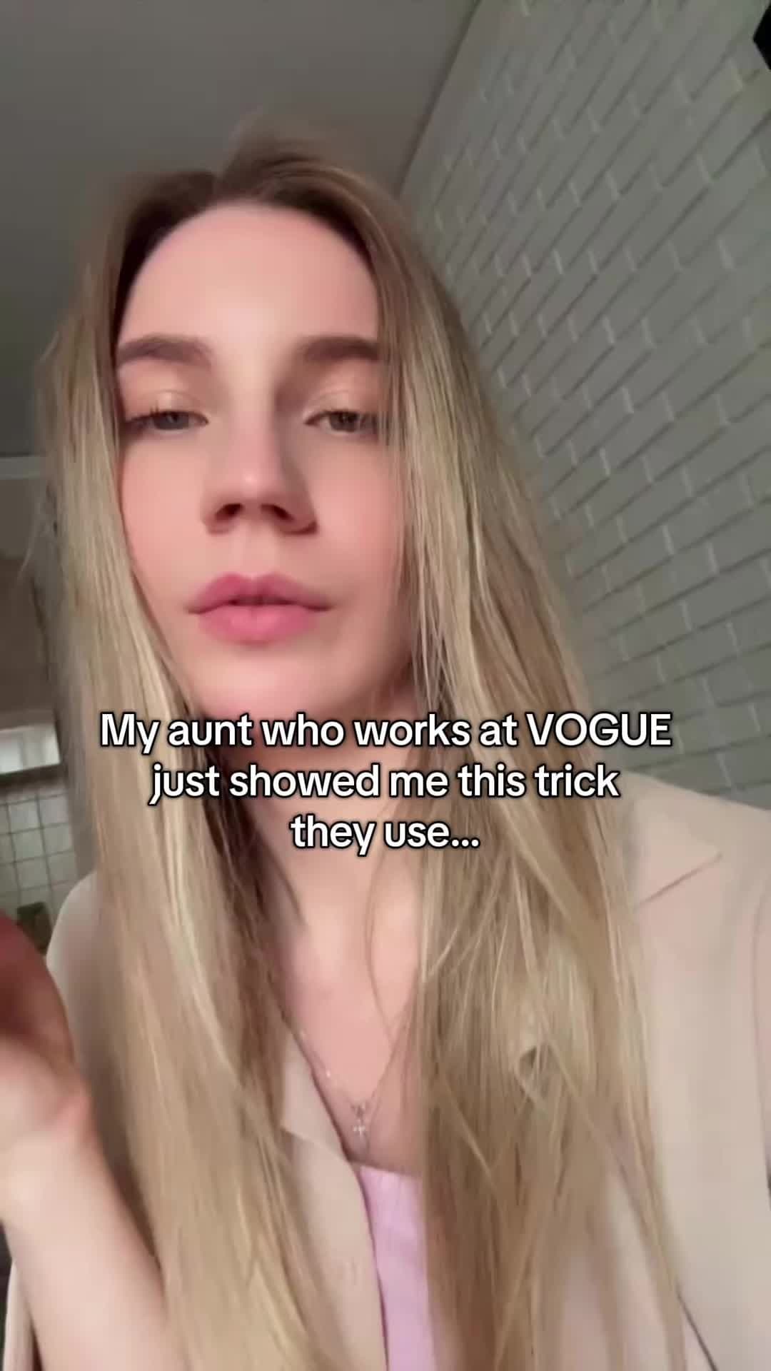 My aunt who works at VOGUE
just showed me this trick
they use...

you can try on…