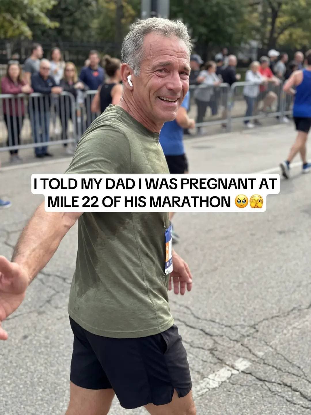 I TOLD MY DAD I WAS PREGNANT AT
MILE 22 OF HIS MARATHON 🥹🫣