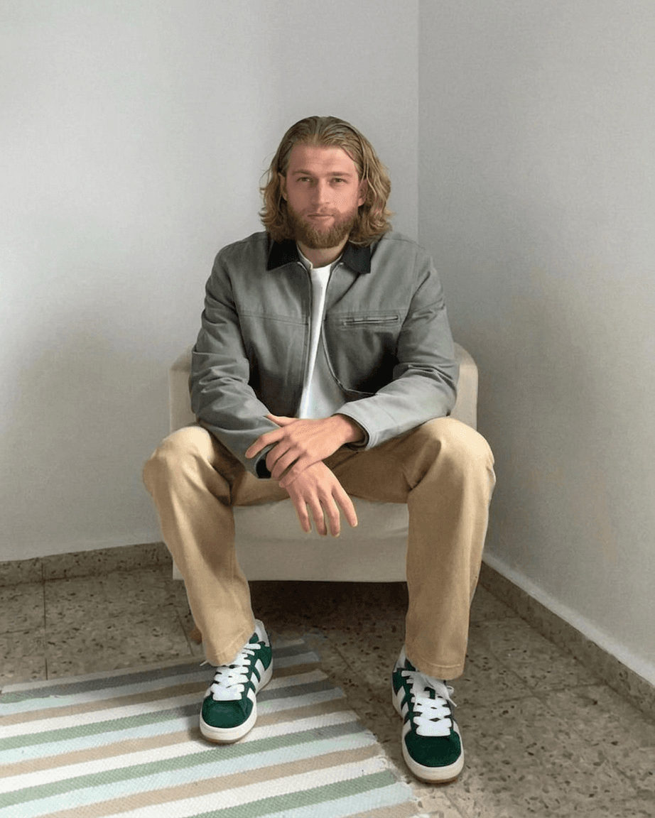 Sitting Viktor