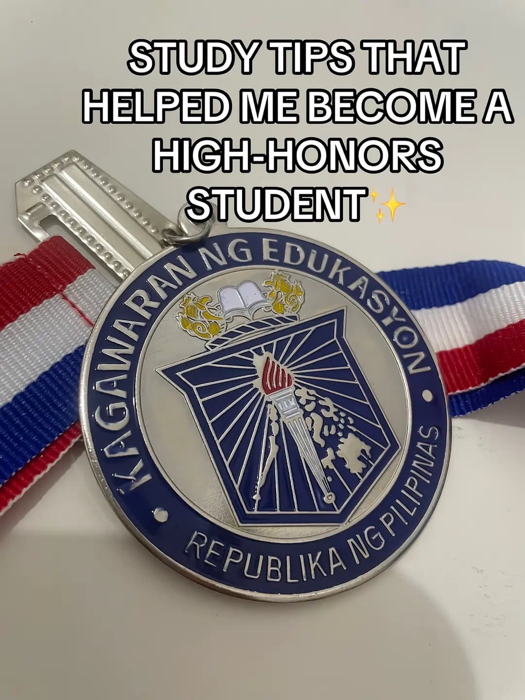 STUDY TIPS THAT
HELPED ME BECOME A
HIGH-HONORS
STUDENT β¨