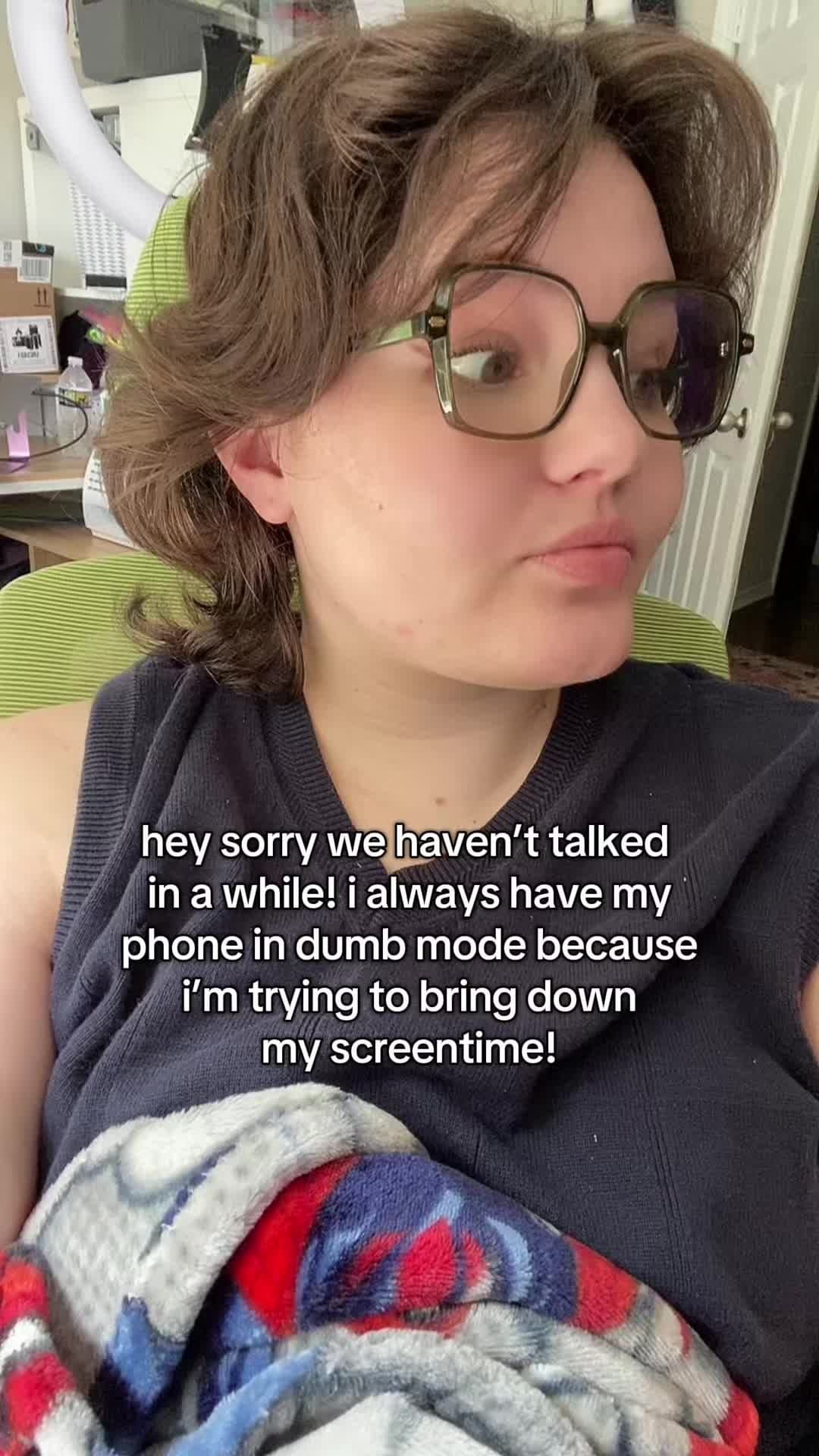 hey sorry we haven't talked
in a while! i always have my
phone in dumb mode becaβ¦